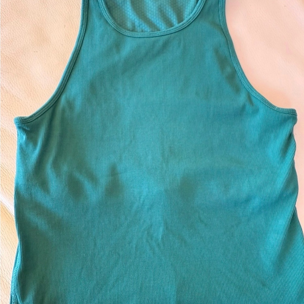 Vuori Green Crop Top